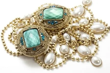 Do you know which of your valuables you should transport yourself while moving home?