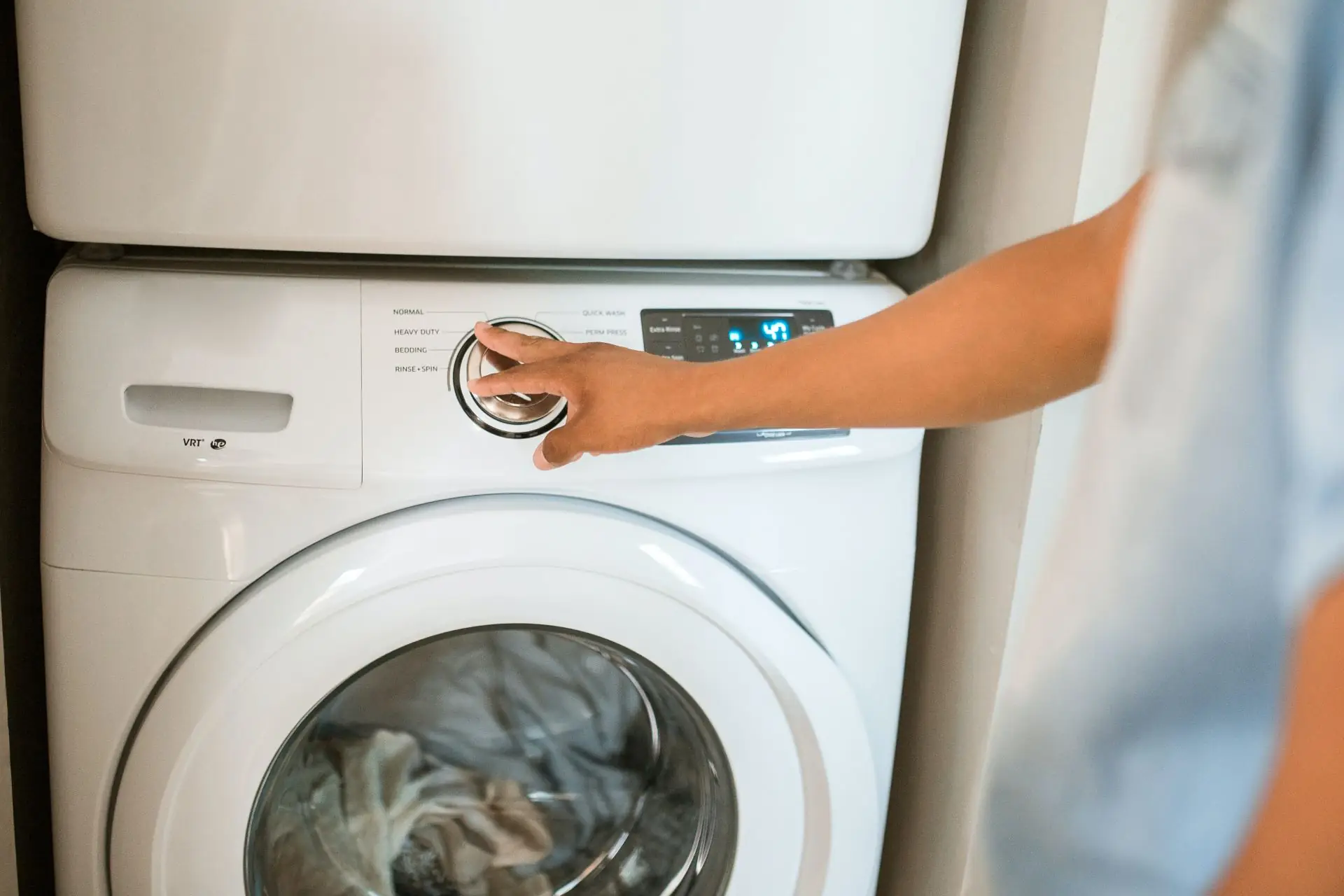 How to Move a Washing Machine Easily and Safely