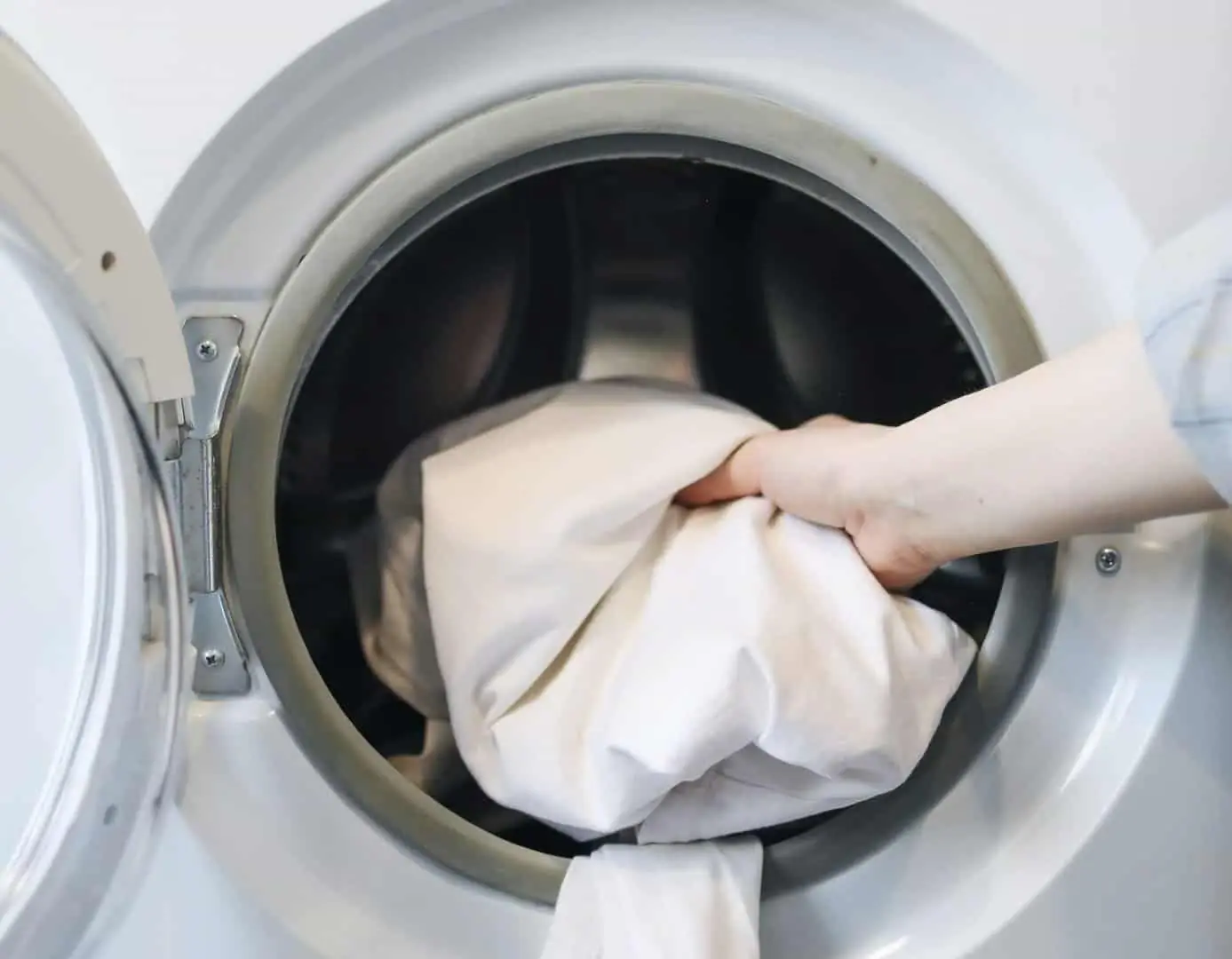 How to Move a Washing Machine Without Damaging the Floor